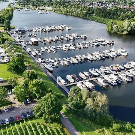 ספינת מלון House Boat Martinique 5*