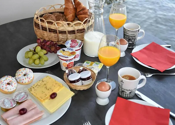 House Boat Martinique 5* Maastricht