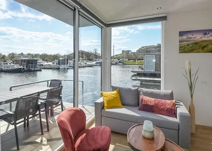 House Boat Martinique ماسترخت