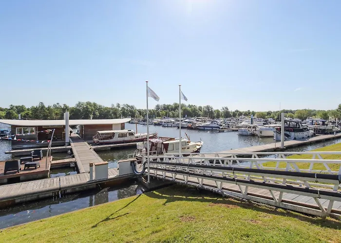 House Boat Martinique Hotel en barco