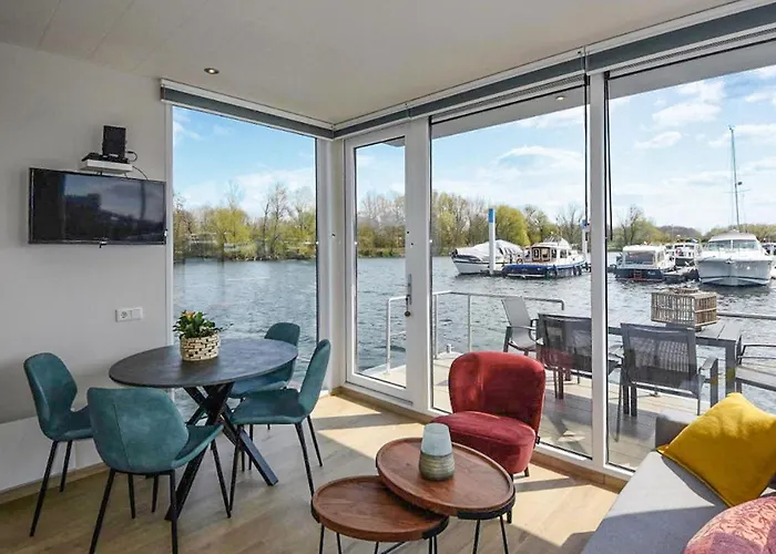 بوتيل House Boat Martinique 5*