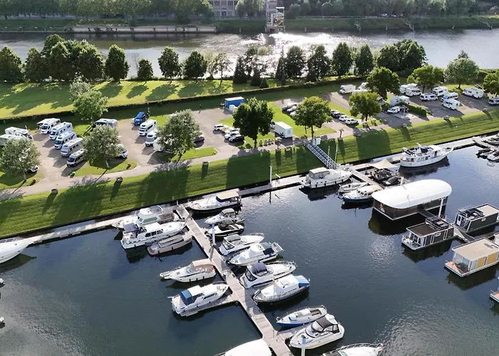 House Boat Martinique Hotel en barco Maastricht