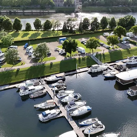 House Boat Martinique Bådhotel Maastricht